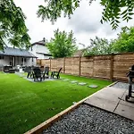 Luxury Stylish Home, Walk To Falls, Fire Pit&More